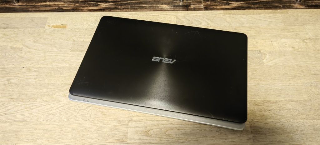 Ноутбук Asus F751L/i5-4005U/Ram No/HDD No/Дефект