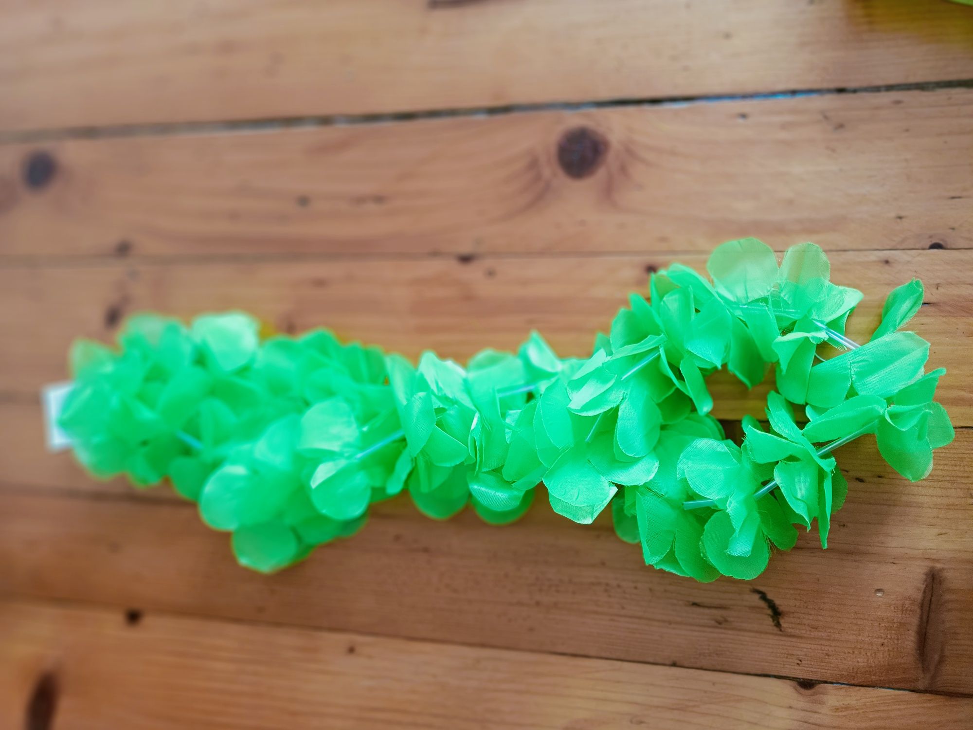 Naszyjnik Boa Szal Hawajski zielone kwiaty 110cm party zabawa girlanda