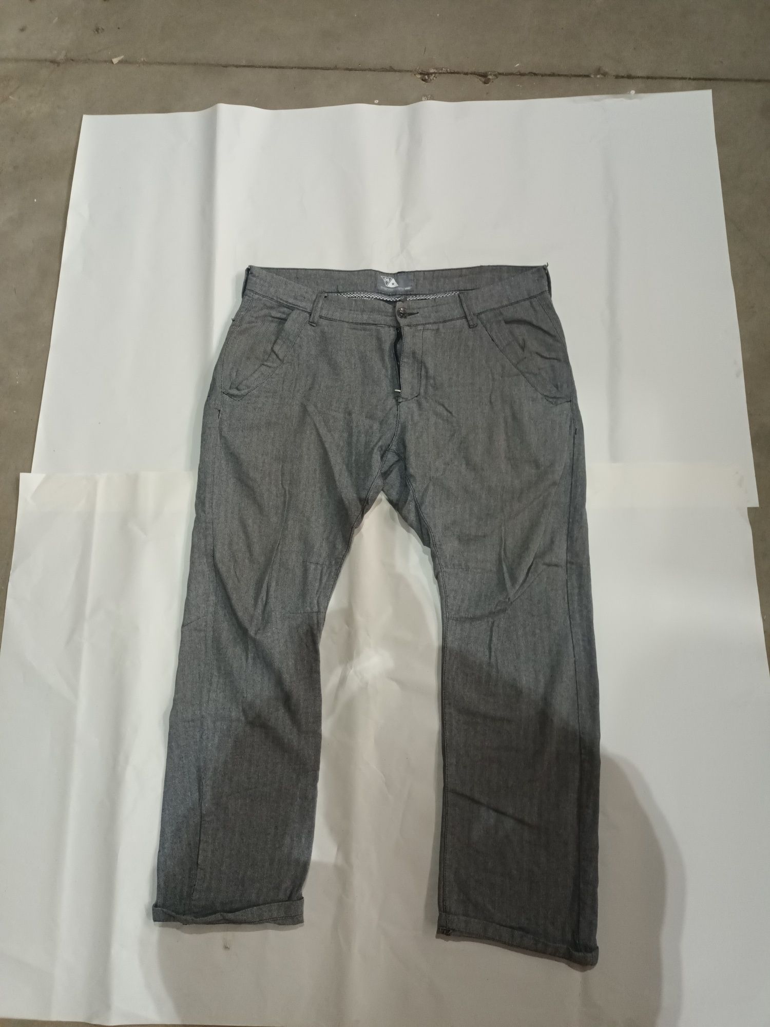 Spodnie męskie Cropp 38