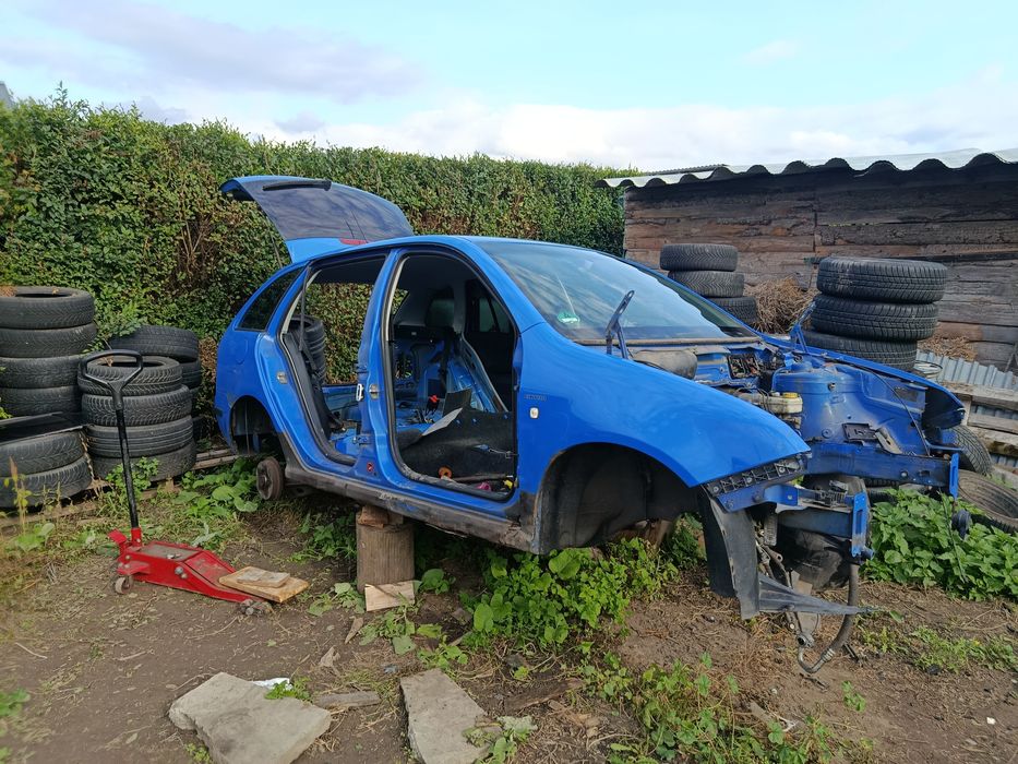 Розбираємо Шкоду фабію