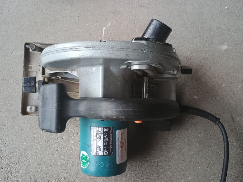 Pilarka tarczowa Makita 5705 R o mocy 1400 W