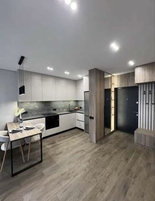 Продам 2к квартиру в ЖК Варшавський 2. Низький поверх