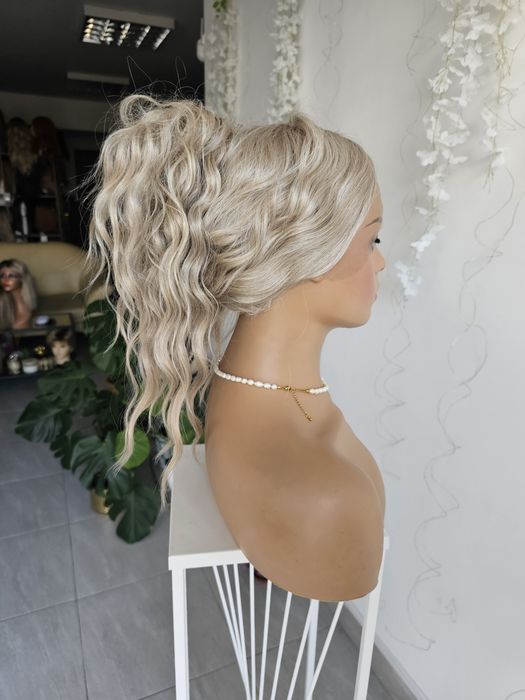 Długa peruka premium Aniela słowiański blond lace front naturalny efek