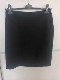 Czarna spódnica z wzorem
