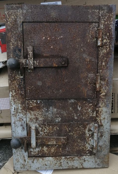 Дверцята до п'єца, бляди