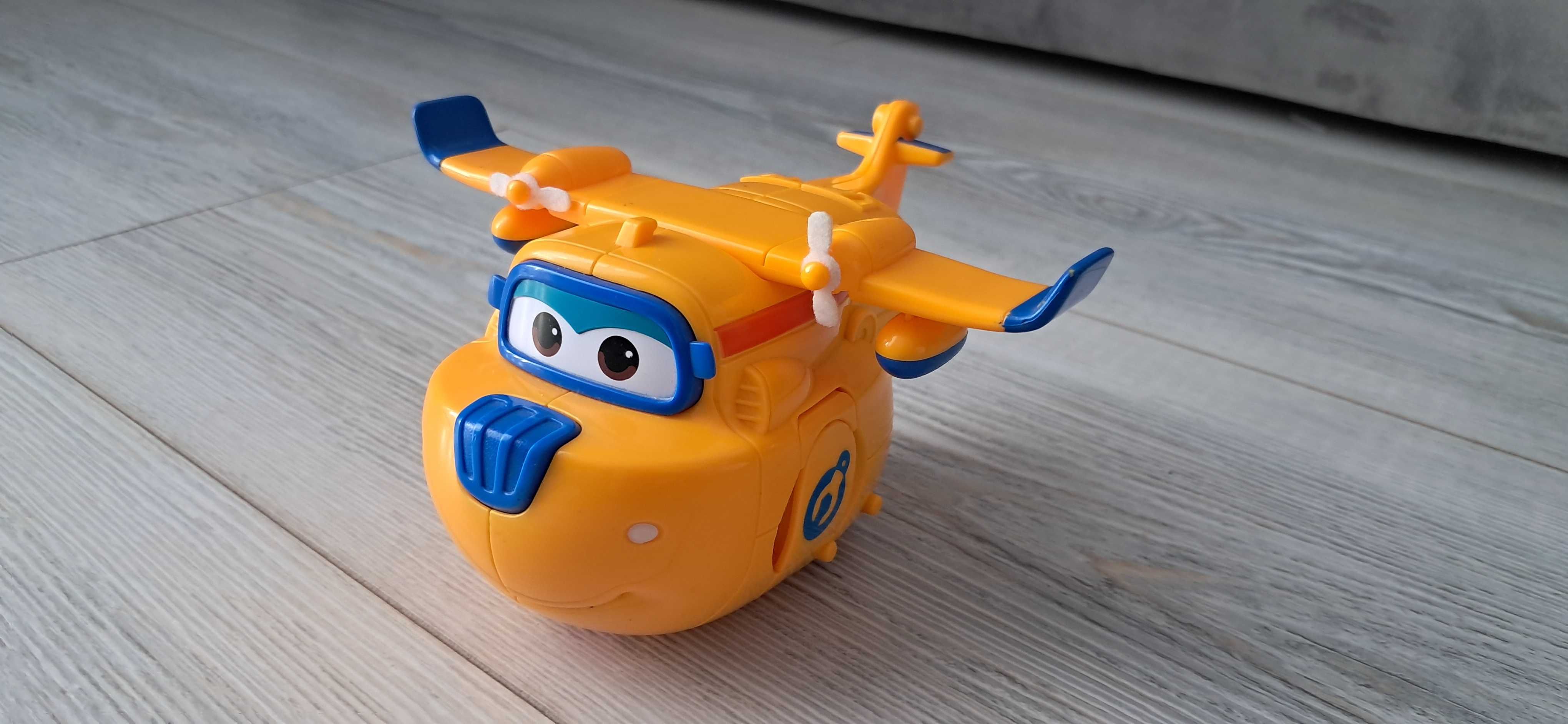 SUPER WINGS samolot robot Śrubek
