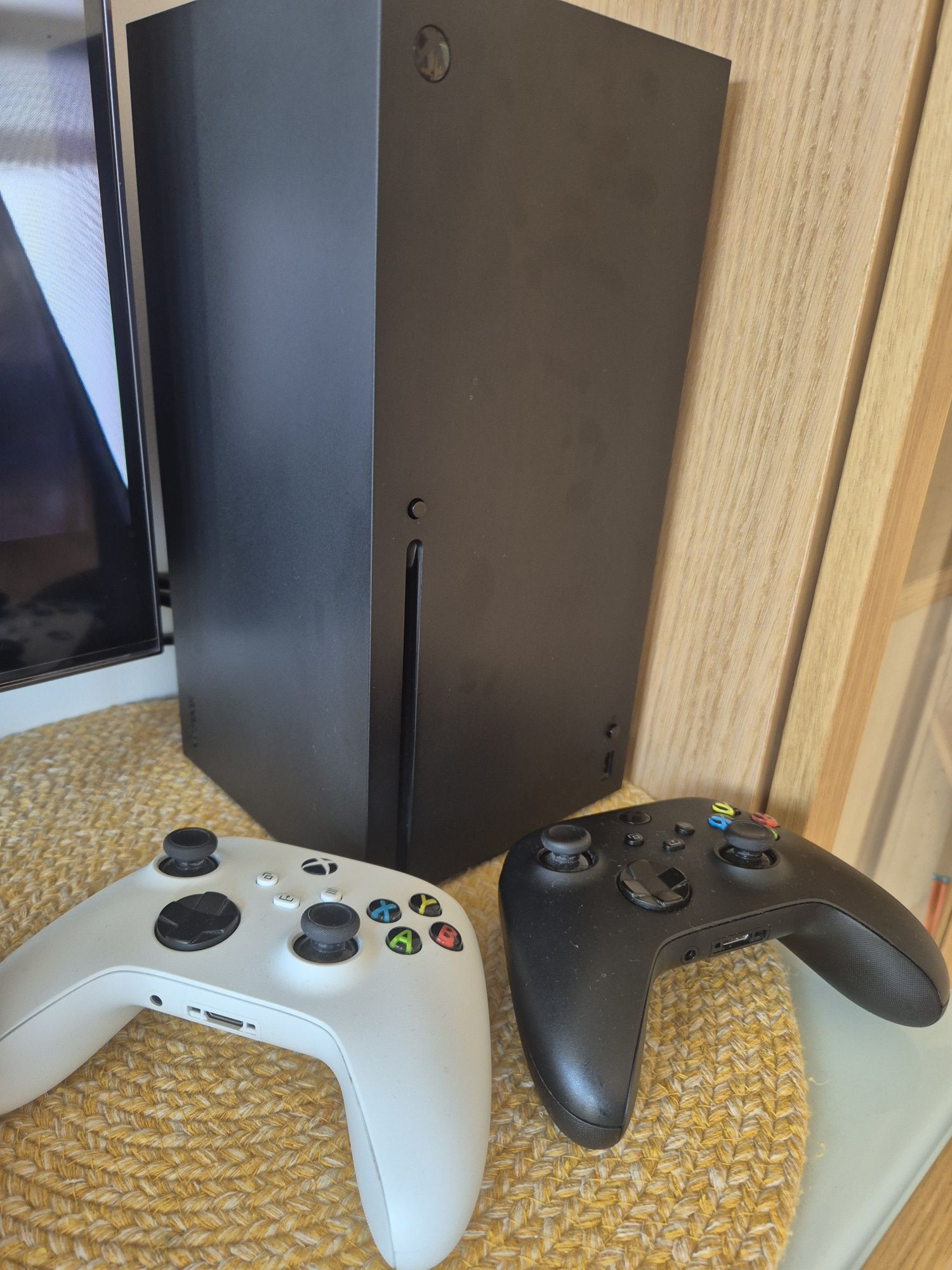 Konsola Xbox Series X + 2 pady + okablowanie + pudełko