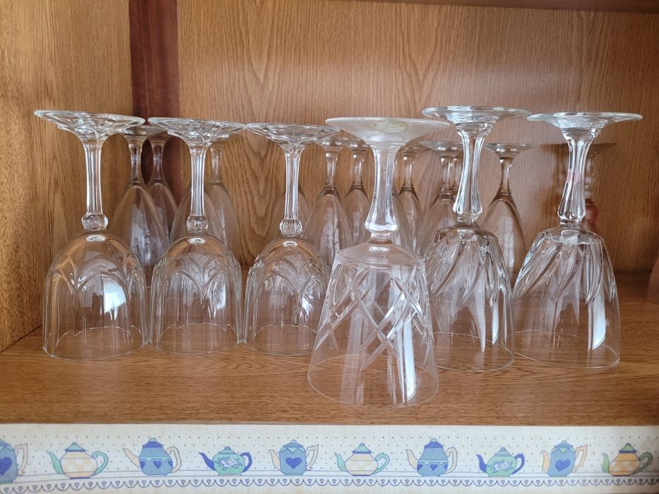 Copos de vinho de champanheda e de água cristal de arques