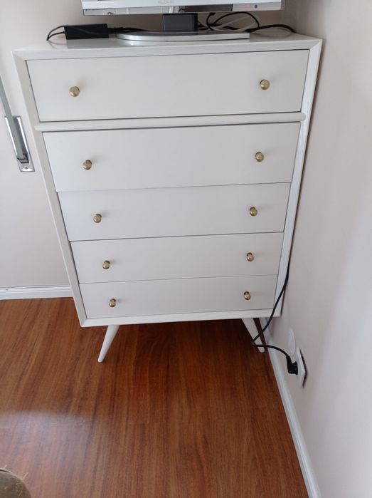 Camiseiro e 2 mesas de cabeceira