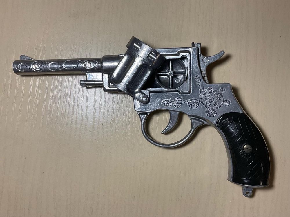 Дитячий пістолет на пістонах часів срср.