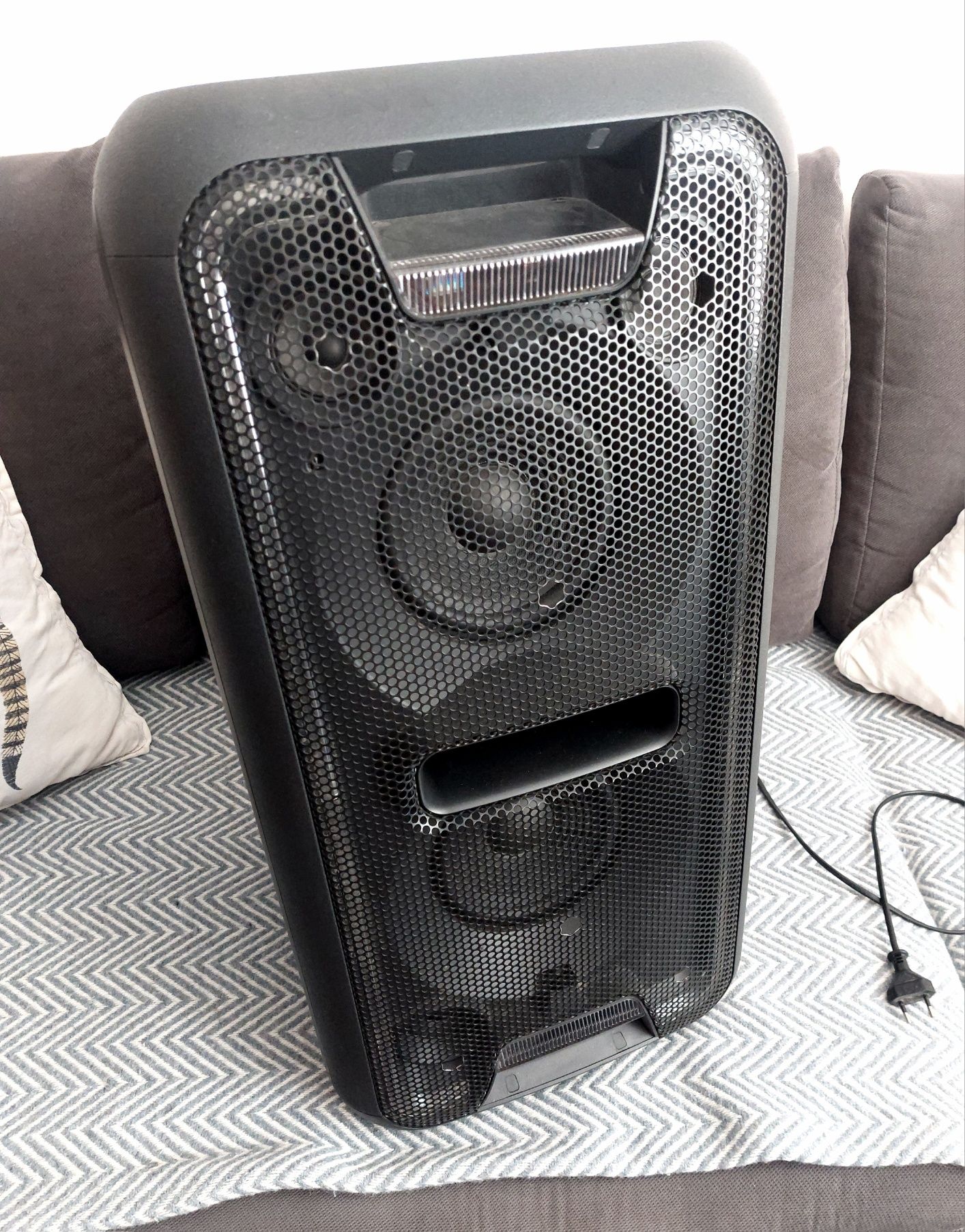 Sony GTK-XB7 портативна безпровідна колонка.