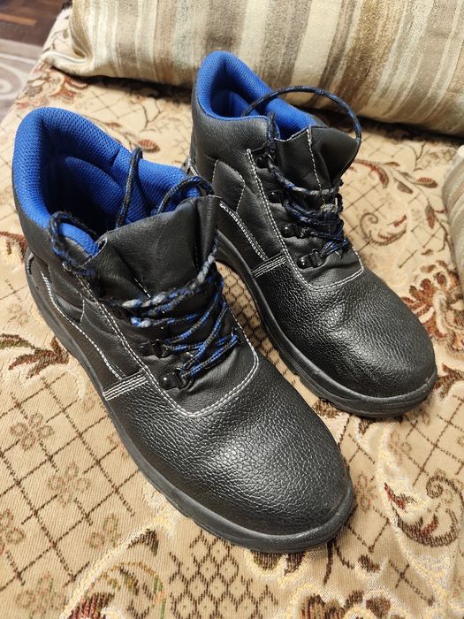 Продам робочі черевики 43р.