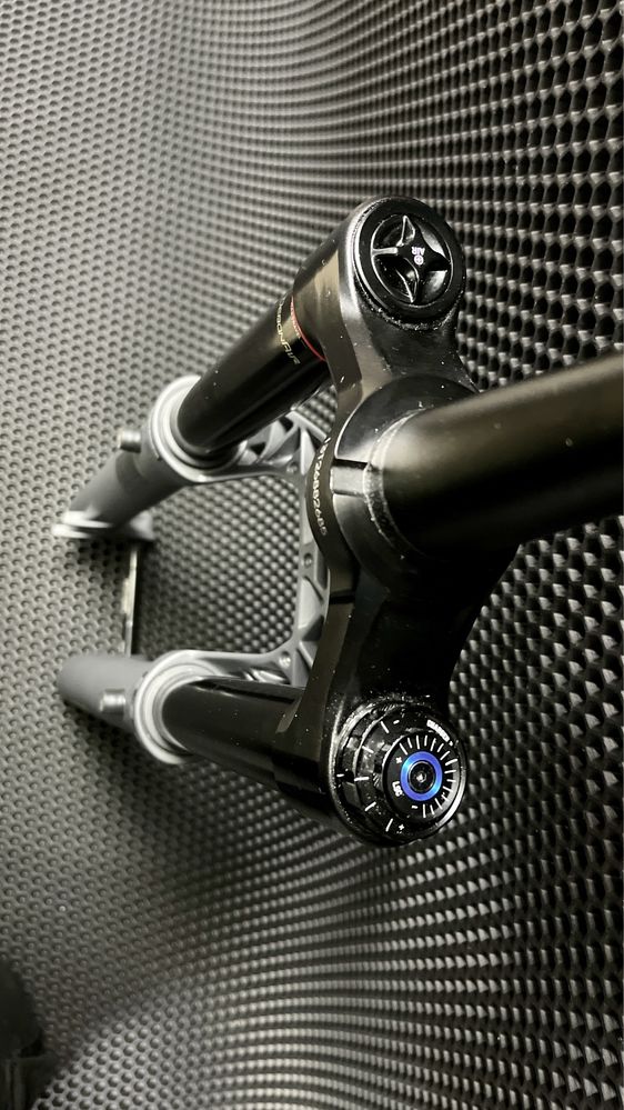 Розпродаж  Вилка RockShox ZEB Ultimate MTB нова