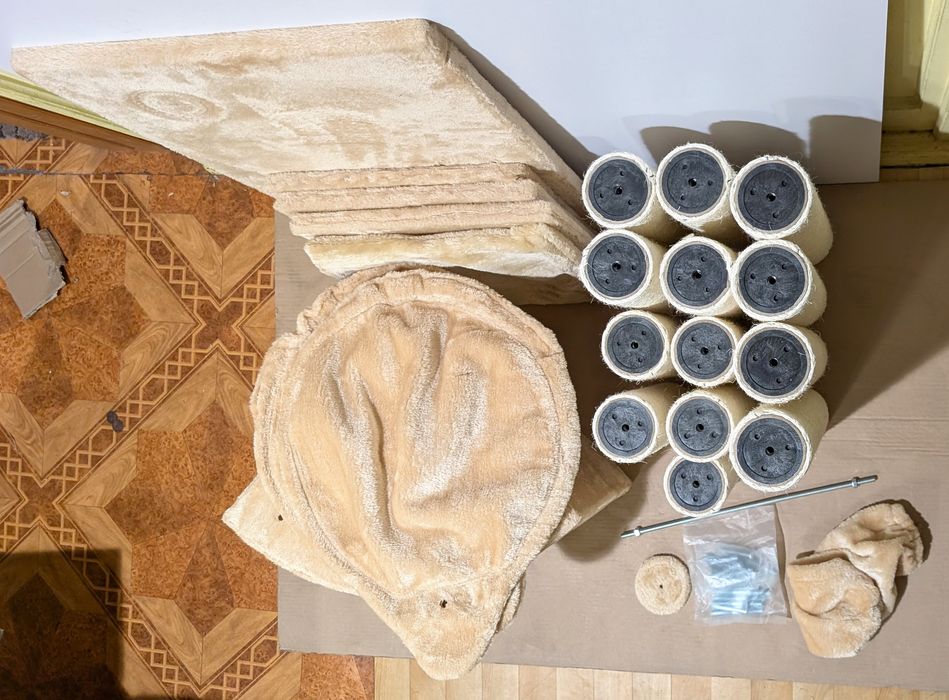 Atlas Drapak Sufitowy dla Kota Beżowy 92x76x241–272cm WIELKI WYSOKI US