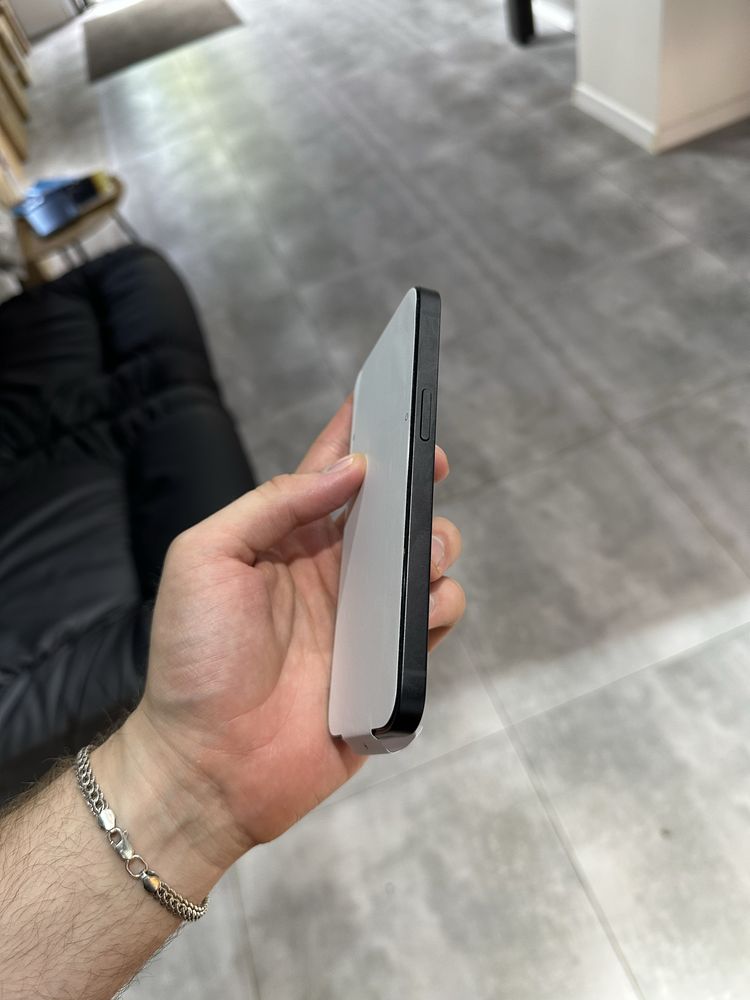 iPhone 16e 128GB Black eSim
