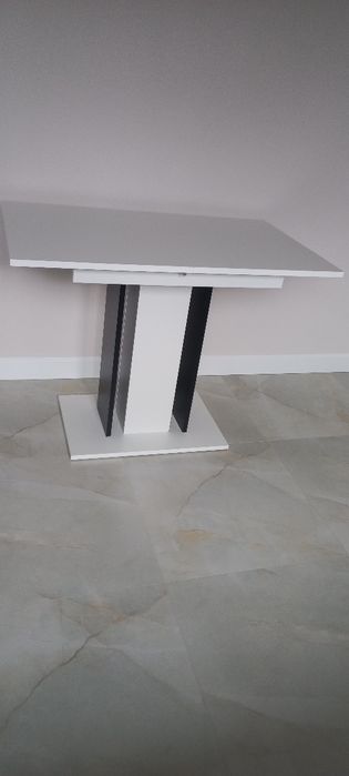 Stół do kuchni, jadalni z możliwością rozłożenia