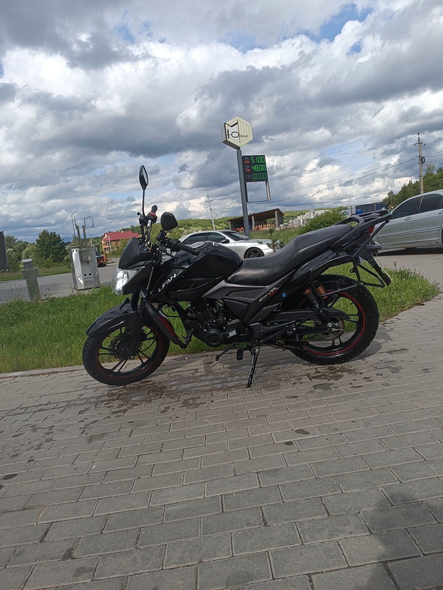 Продам мото ліфан стр 200 кубів мото у хорошуму збереженому стані