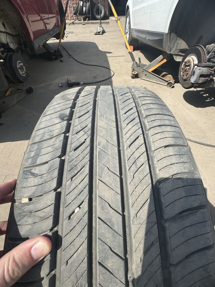 Одна шина Kumho crugen HP71