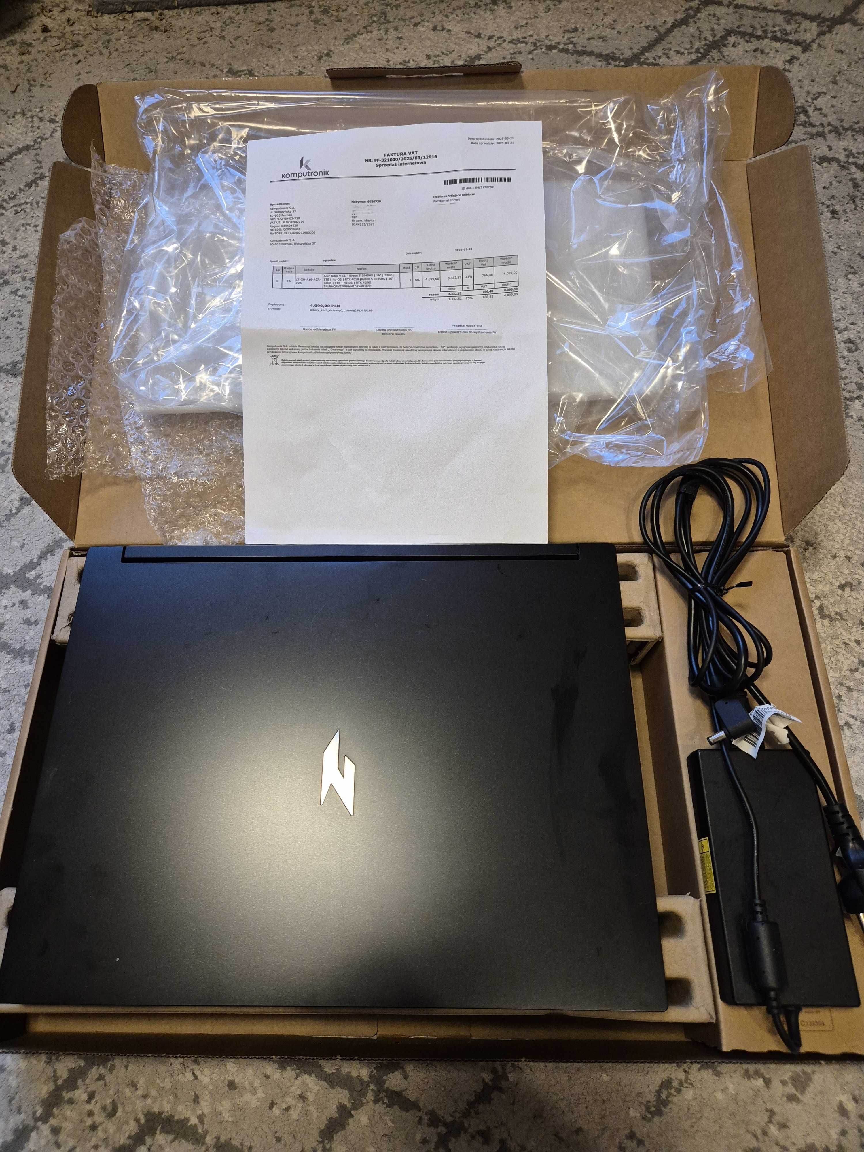 Laptop Acer Nitro V16 Ryzen 5 8645HS / 32GB DDR5 / RTX 4050 / 1TB SSD