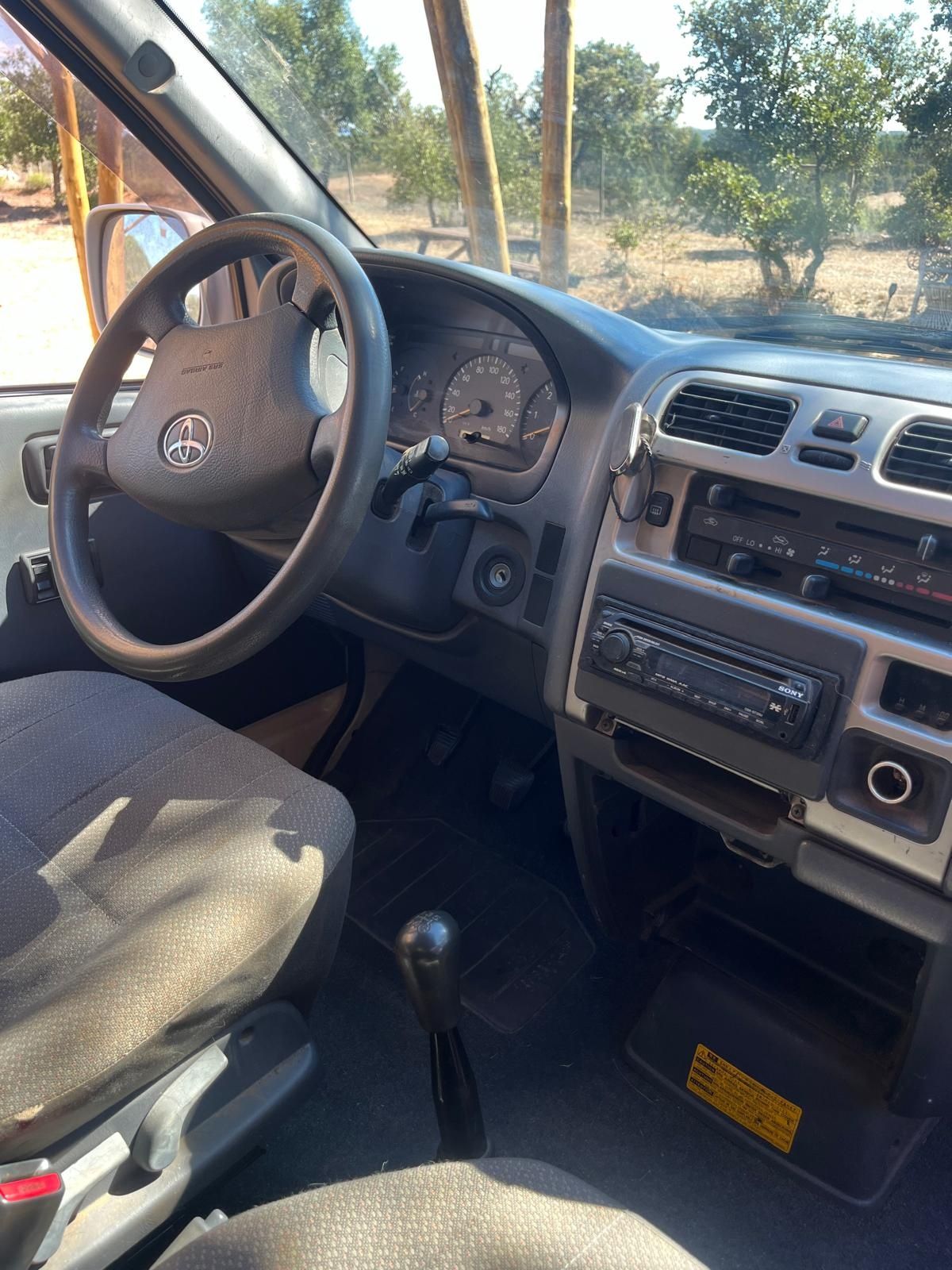 Toyota Hiace carrinha transformada em Van