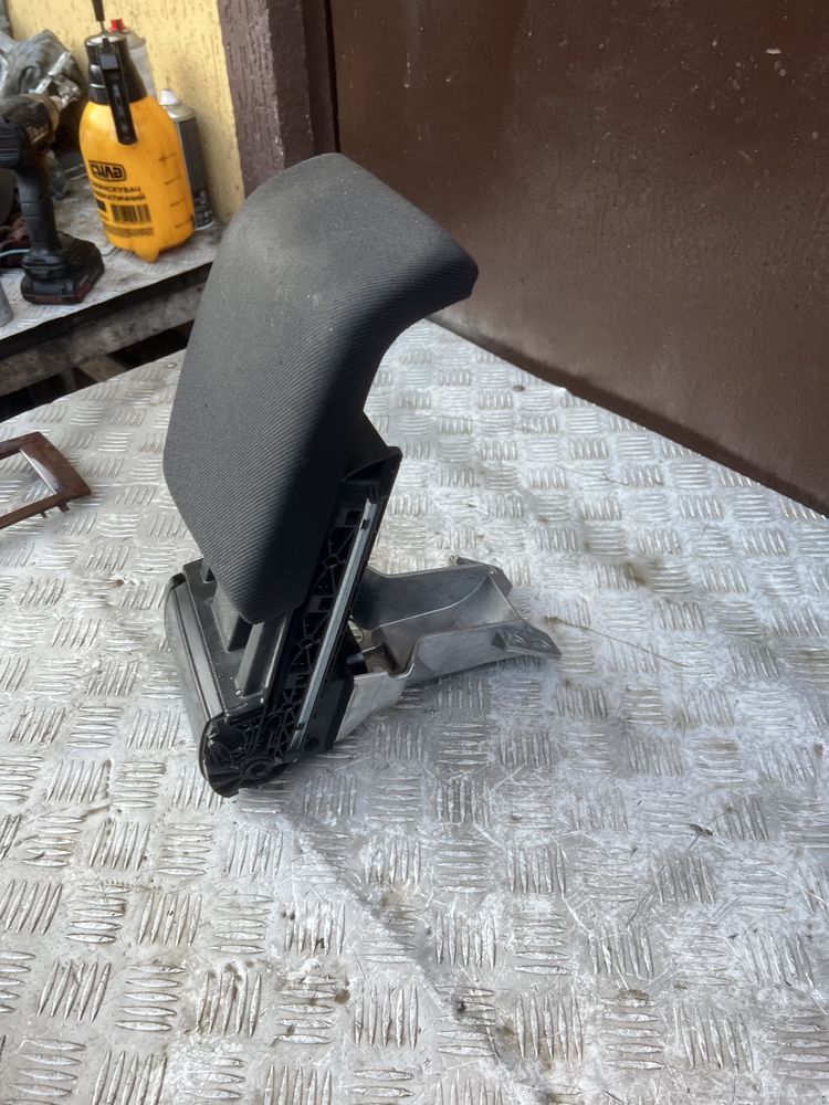 Подлокотник опель вектра с opel vectra c год 04
