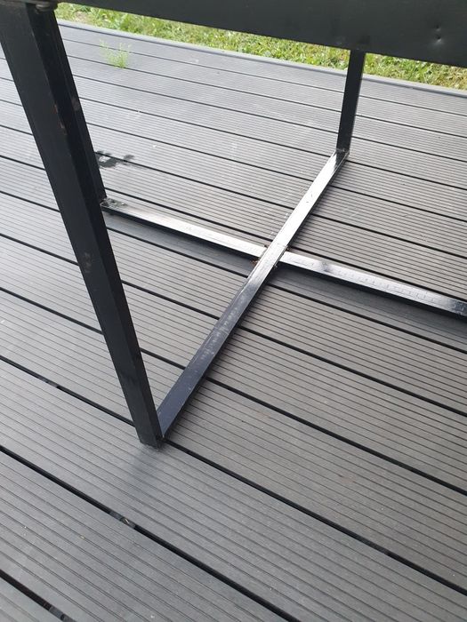 Stół szklany metalowa rama.