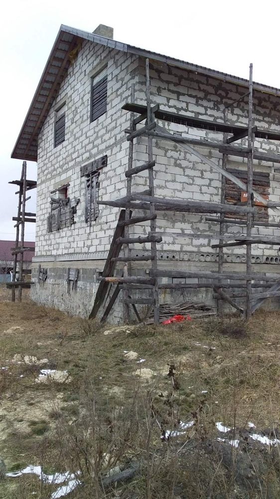 Будинок Незавершене будівництво 10 соток землі у місті Березне