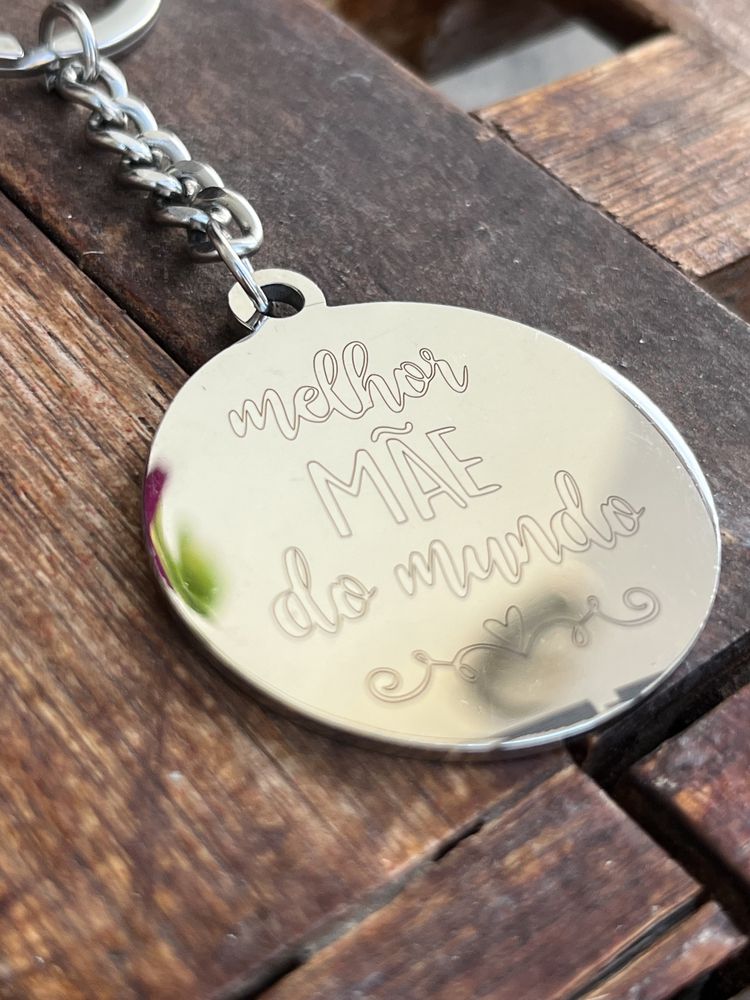 Chaveiros personalizados em madeira e inox