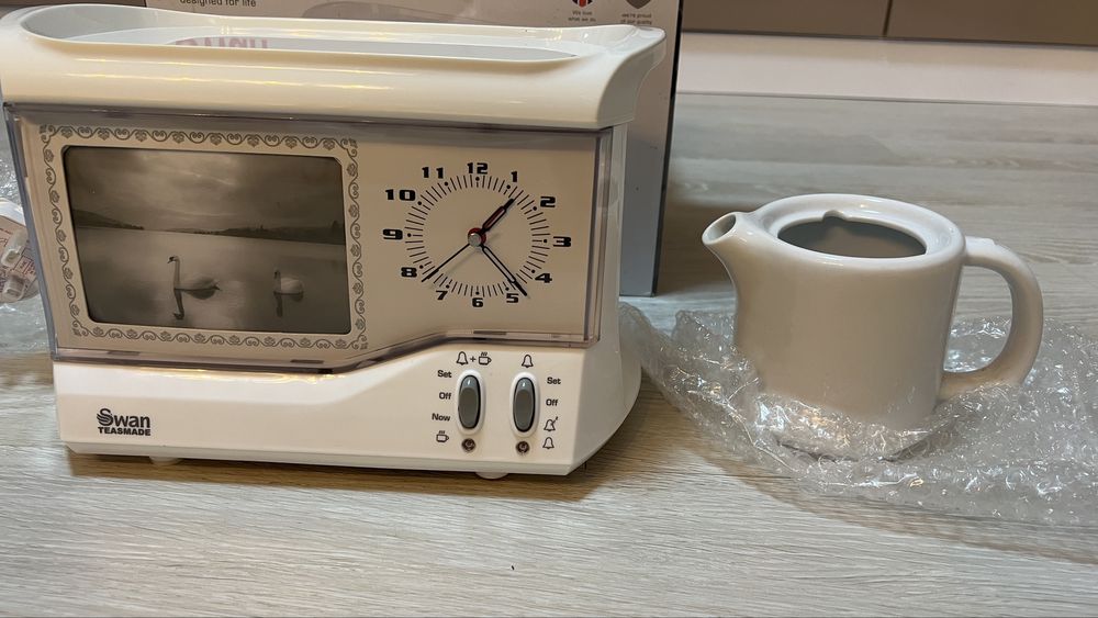 Срочно! Swan Teasmade STM202N–Новий ретро чайник з будильником. Англія