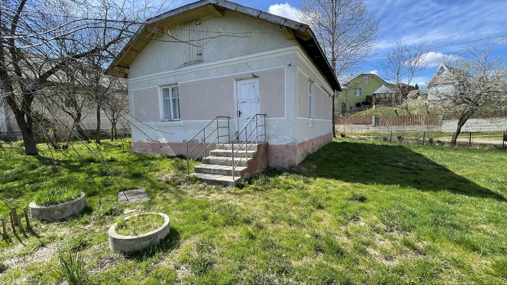 Продається цегляний будинок з комунікаціями