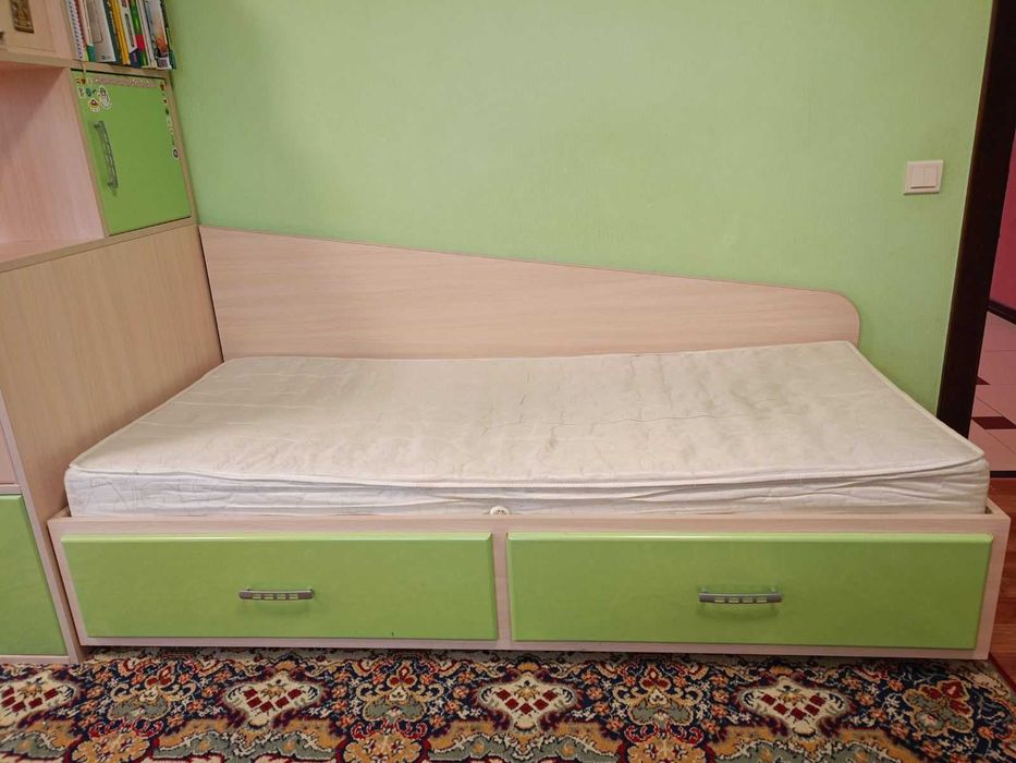 Продам 2 підліткових ліжка б/у