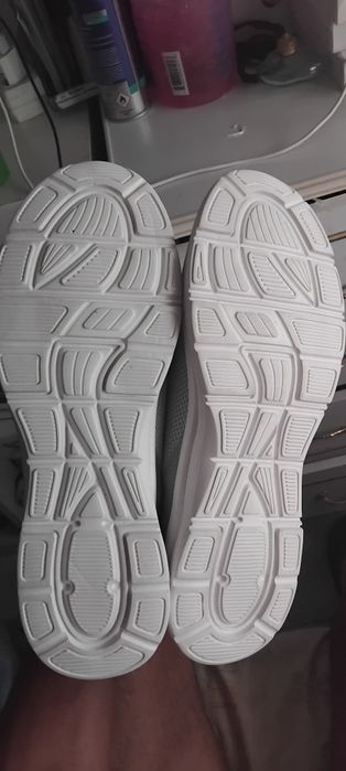 Nr, tenis cinzento novos confortáveis pronto a usar