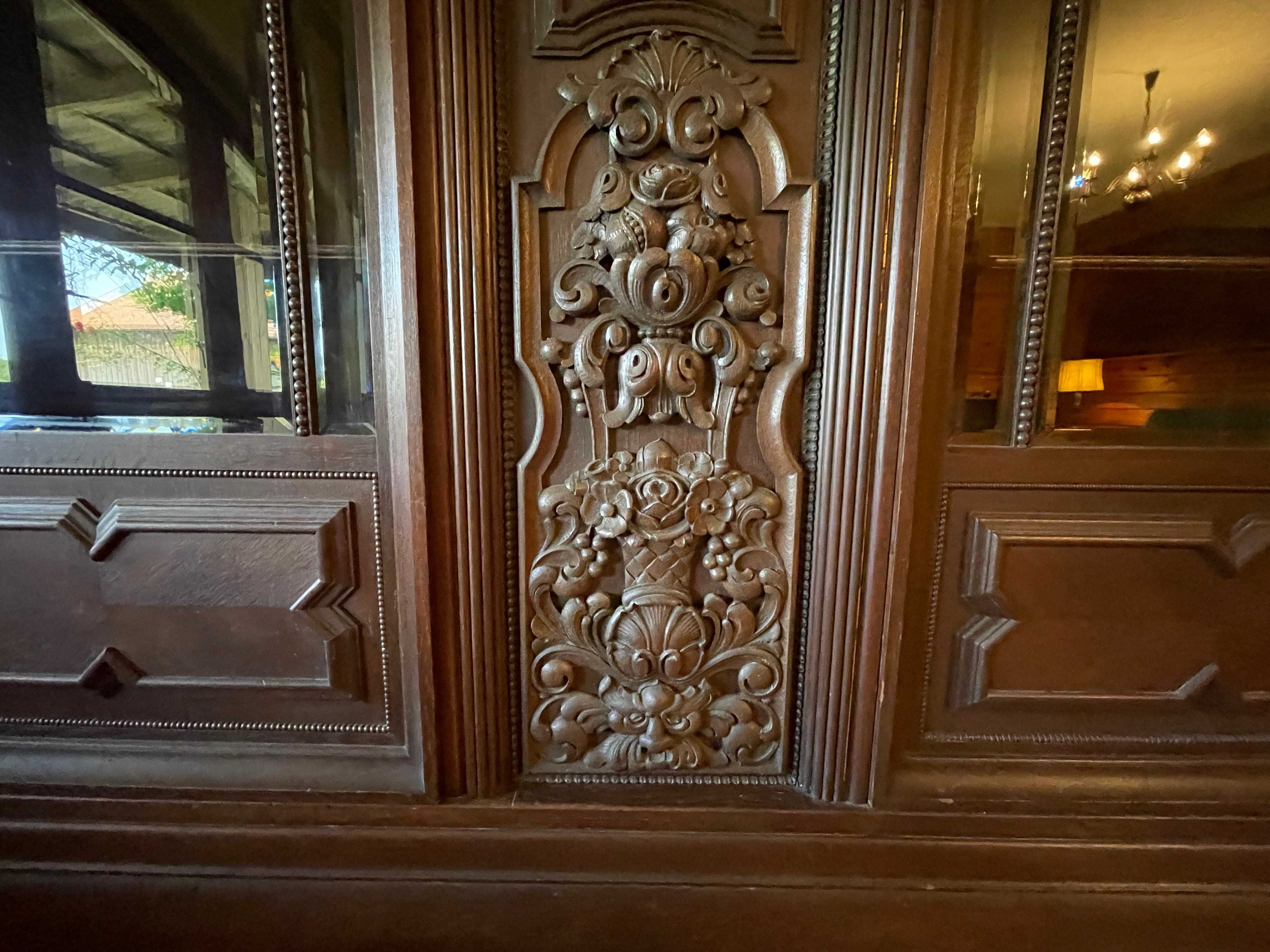 Biblioteka dębowa -Kredens antyk