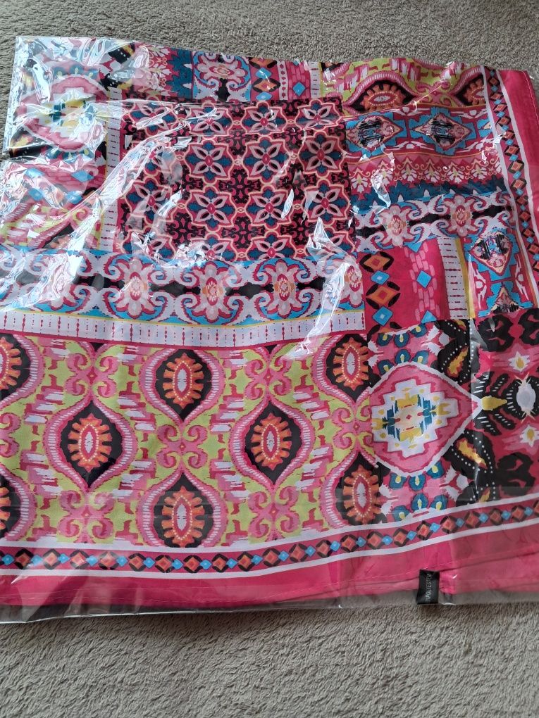 Piękna nowa chustka-apaszka śliczna fuksja w stylu boho 70/70 cm
