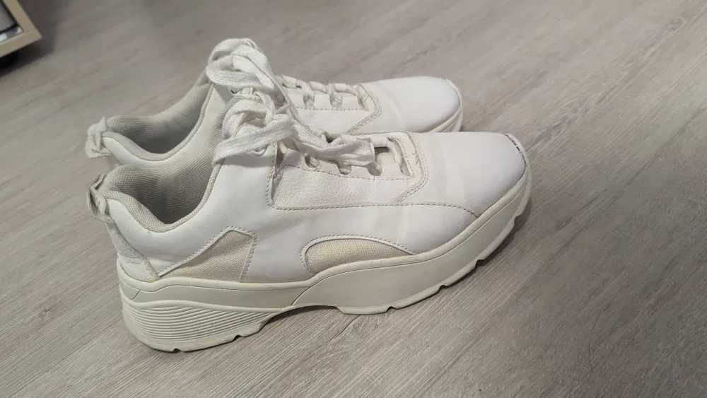 Білі шкіряні кросівки (кроссовки) 39 р