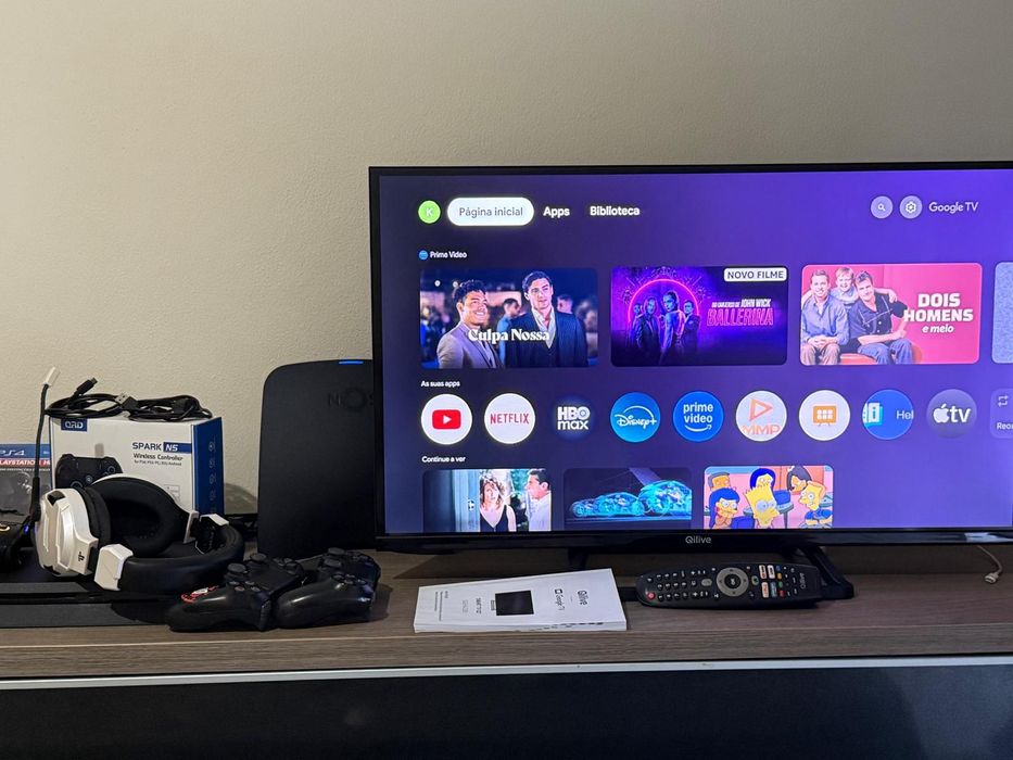 PlayStation 4 + controles + TV smart + cadeira ergométrica + fone e +