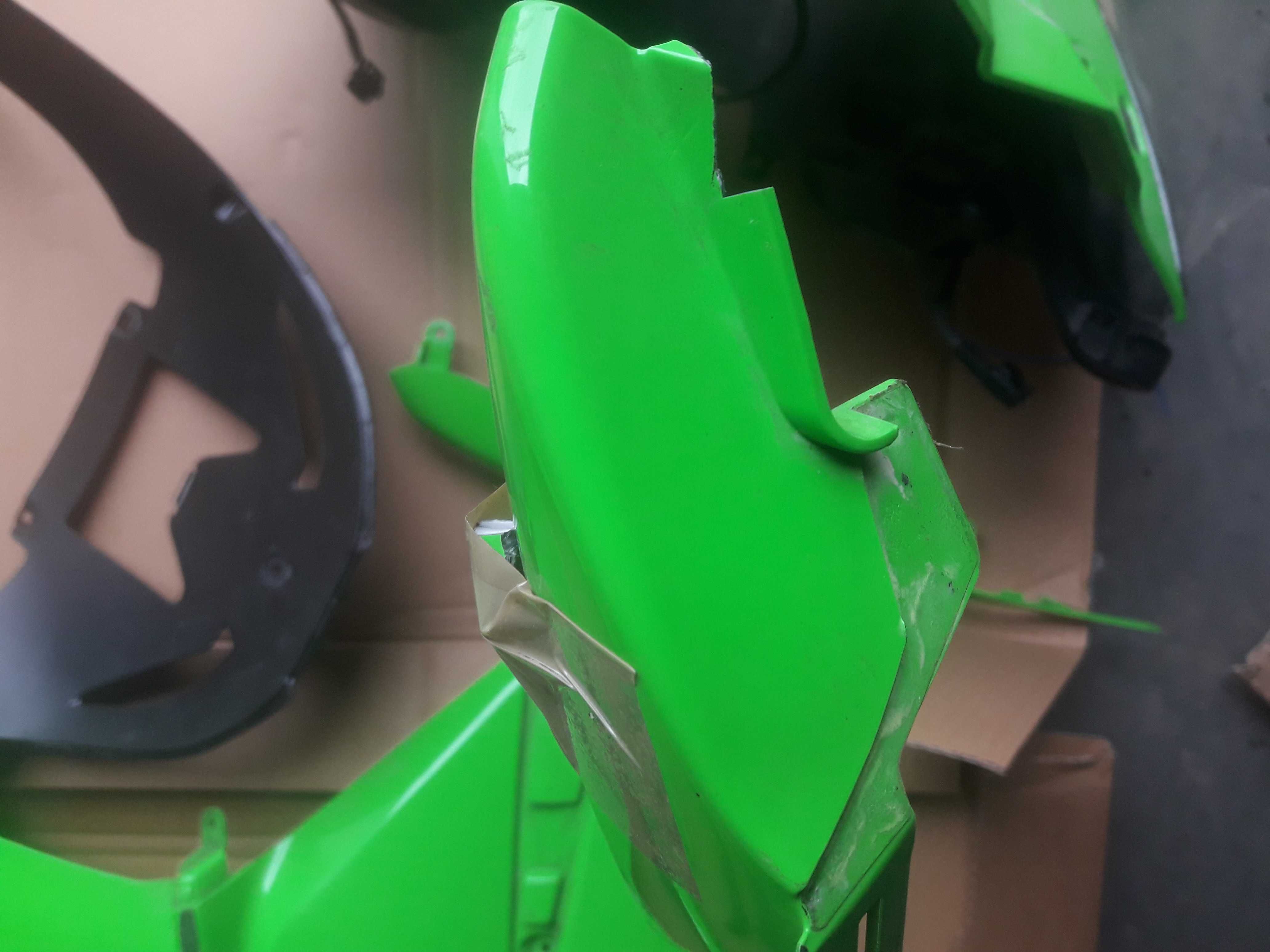 Kawasaki ZX10R ZX 10 2011- Czasza lampa bok ogon wypelnienie plastik