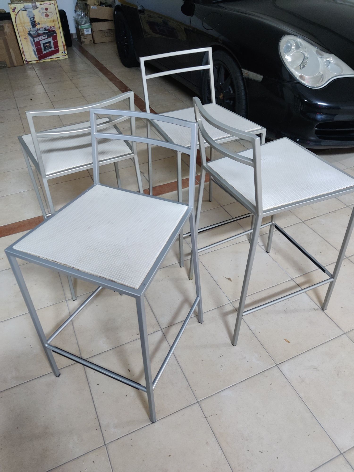 Cadeiras altas para mesa de bancada