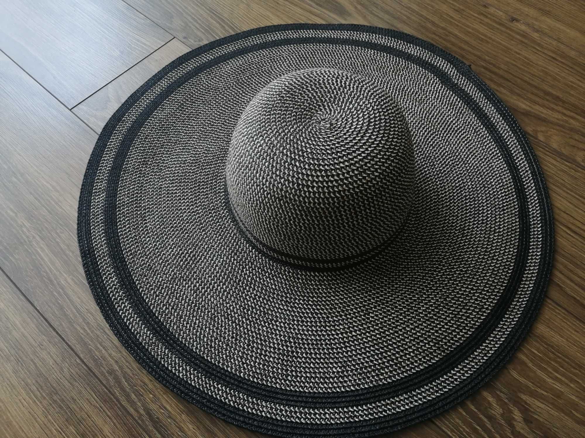 Efektowny pleciony kapelusz Monnari