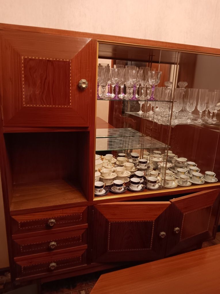 Mobília de sala de jantar como nova