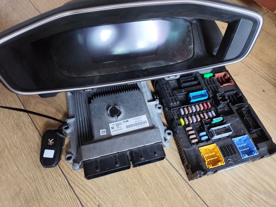 Zestaw startowy Peugeot 208 1,2 THP  2.4.25