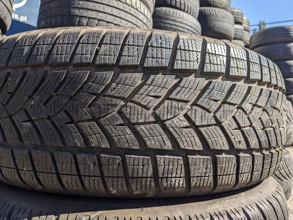 235/60R18 Goodyear UltraGrip