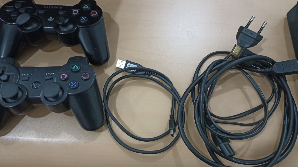 PlayStation3 com comandos e câmara