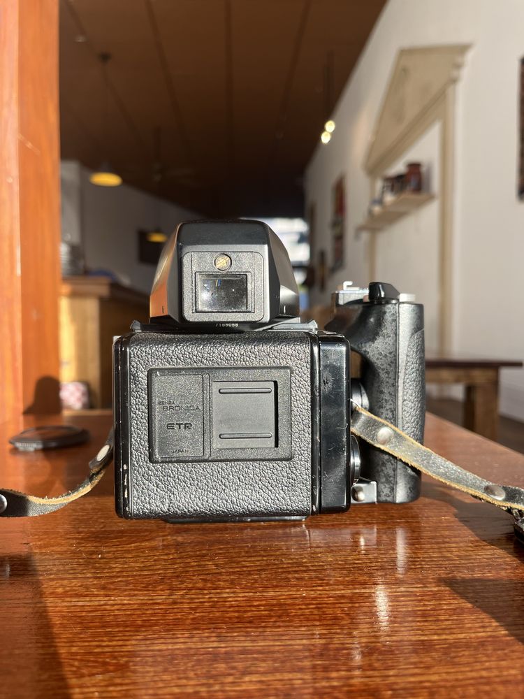 Camera Analogica de Medio Formato -Zenza Bronica ETRS, Sekonic L-308S