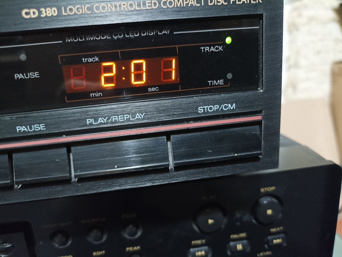 Leitor de cd Philips CD 380.