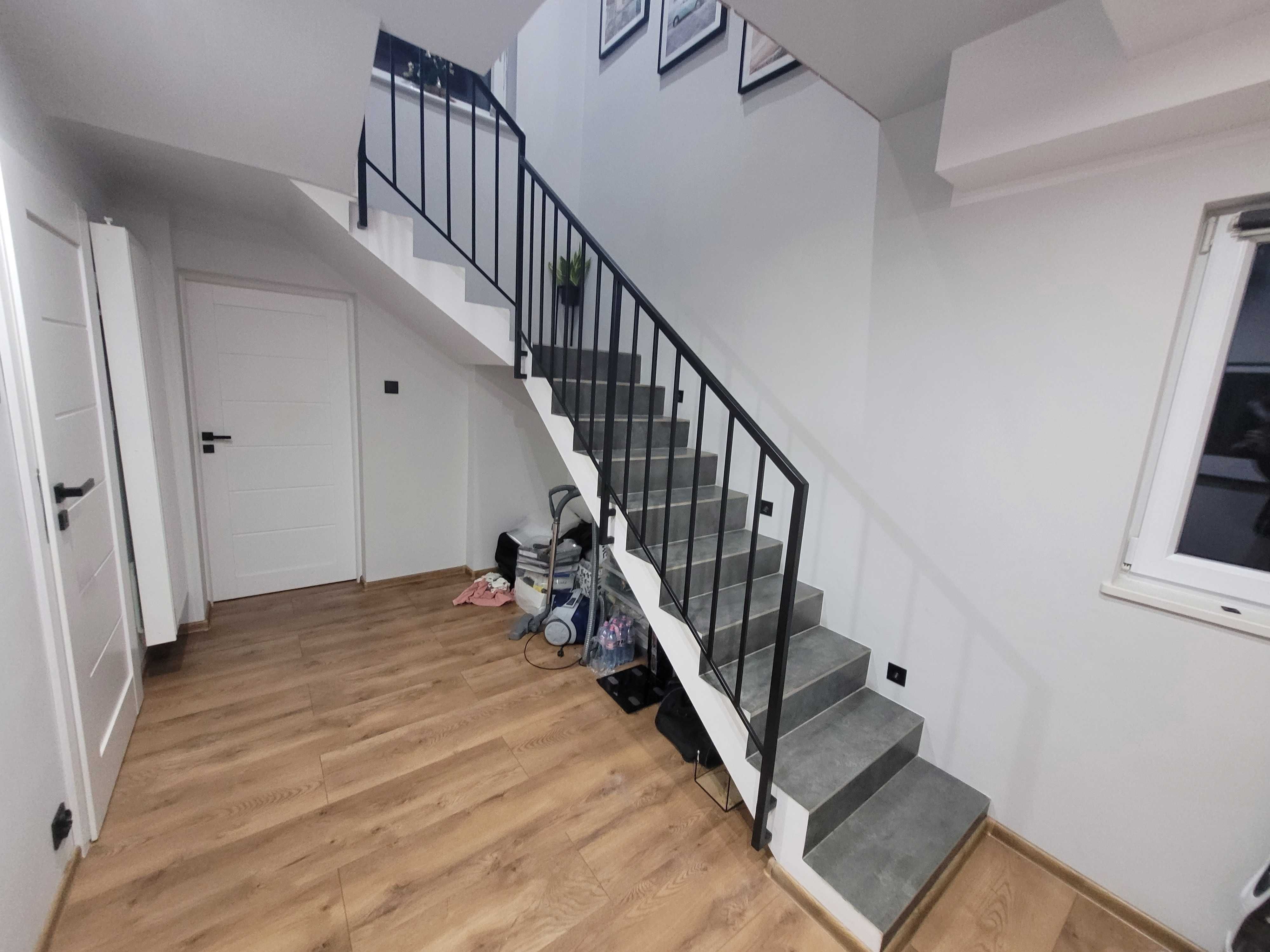 Barierka wewnętrzna schodowa metalowa modern spawana Balustrada