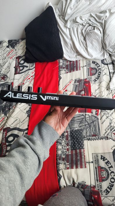 Controlador Midi 25 teclas ALESIS V mini