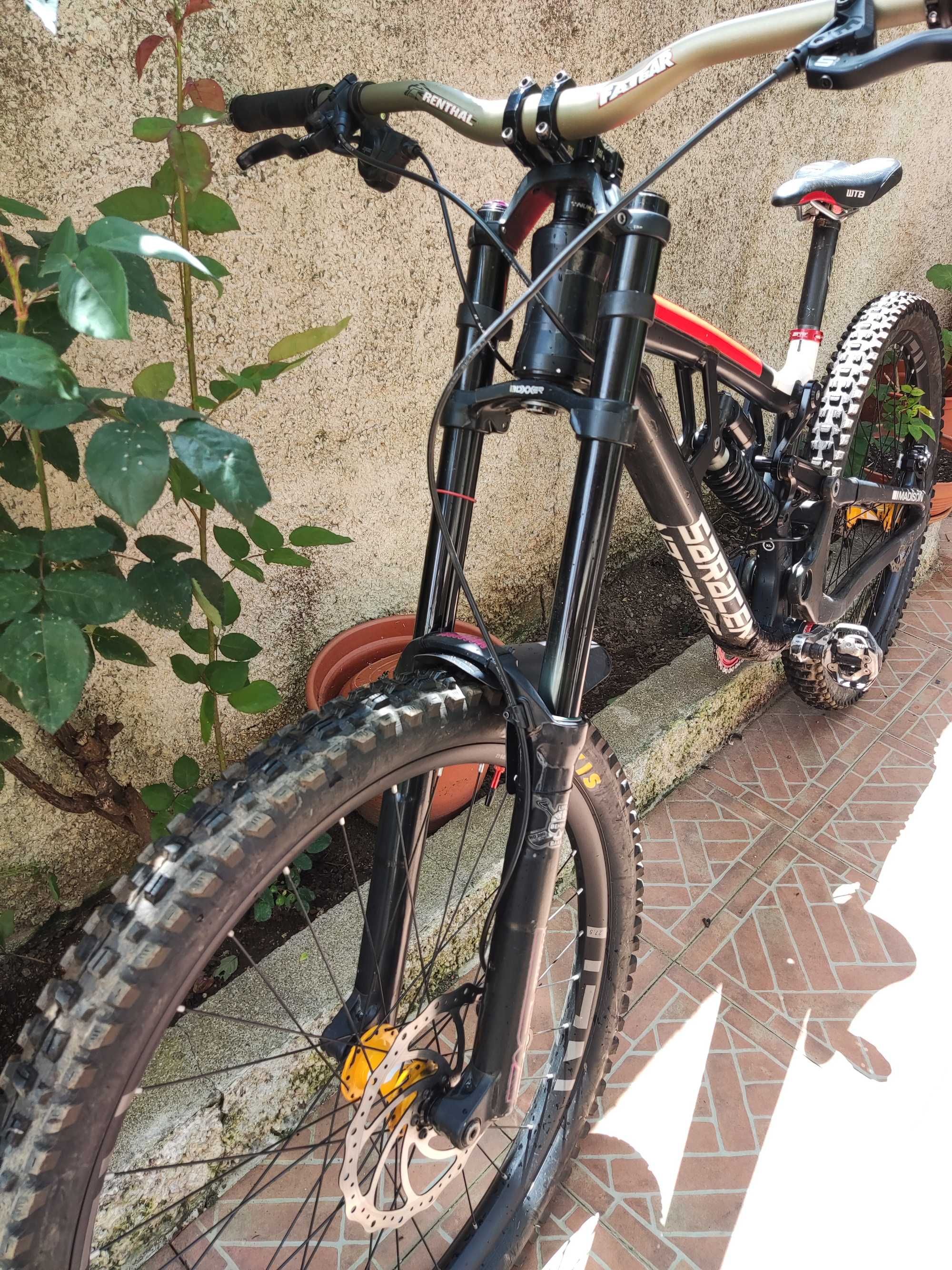 Bicicleta Saracen Myst DH