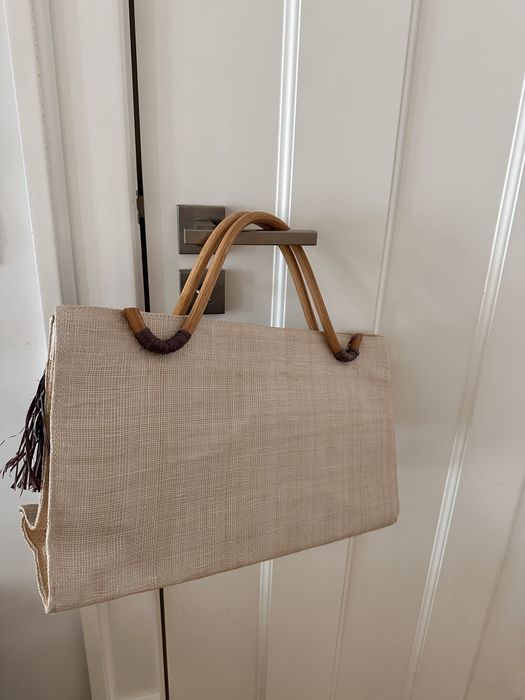 Mala de verao , com buzios, franjas e pegas em bambu