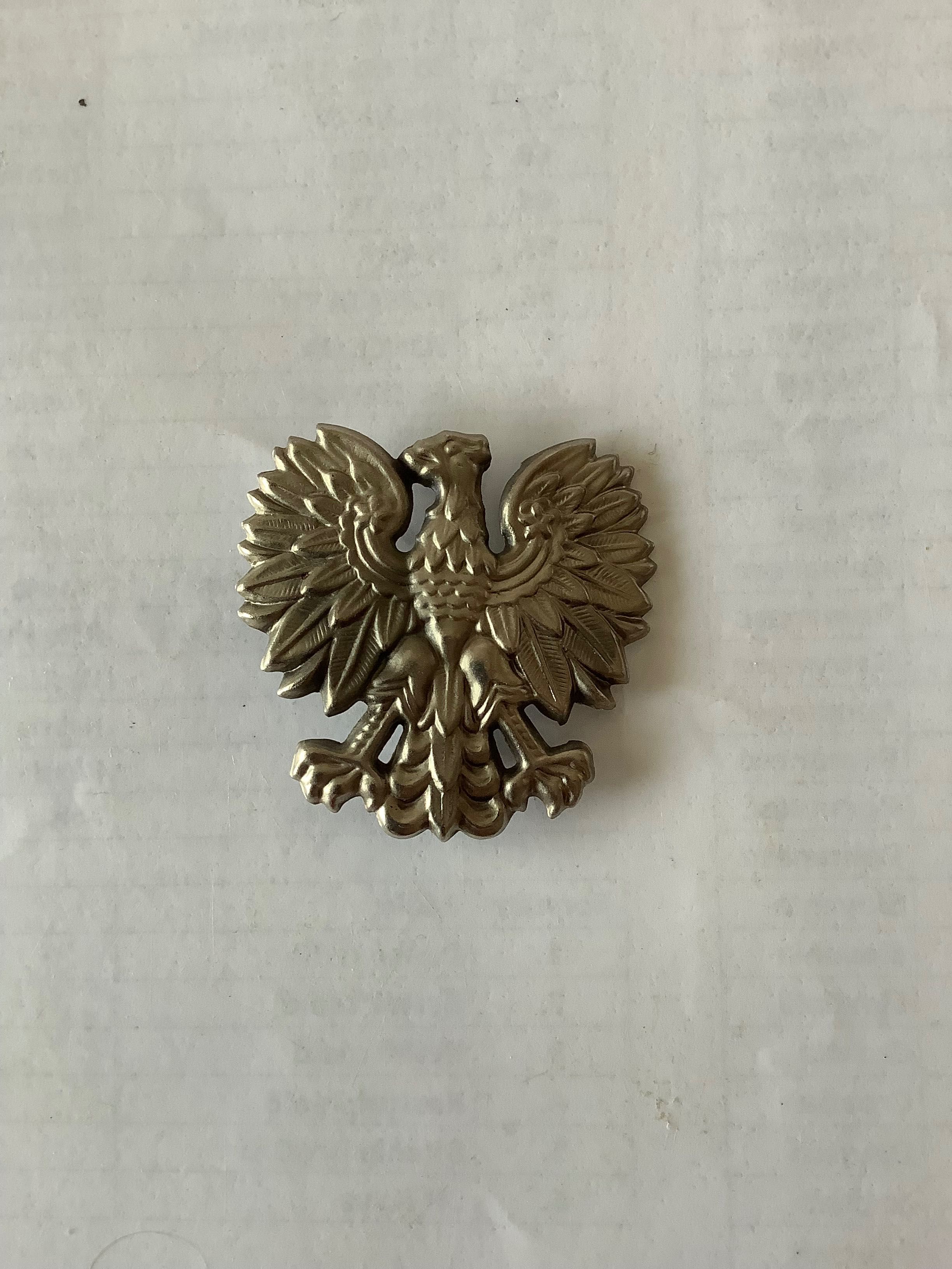 Orzełek PRL na czapkę